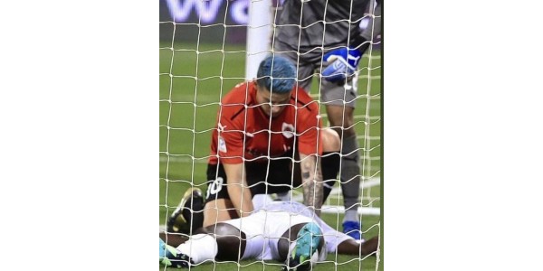 James Rodríguez redt tegenstanders op het veld